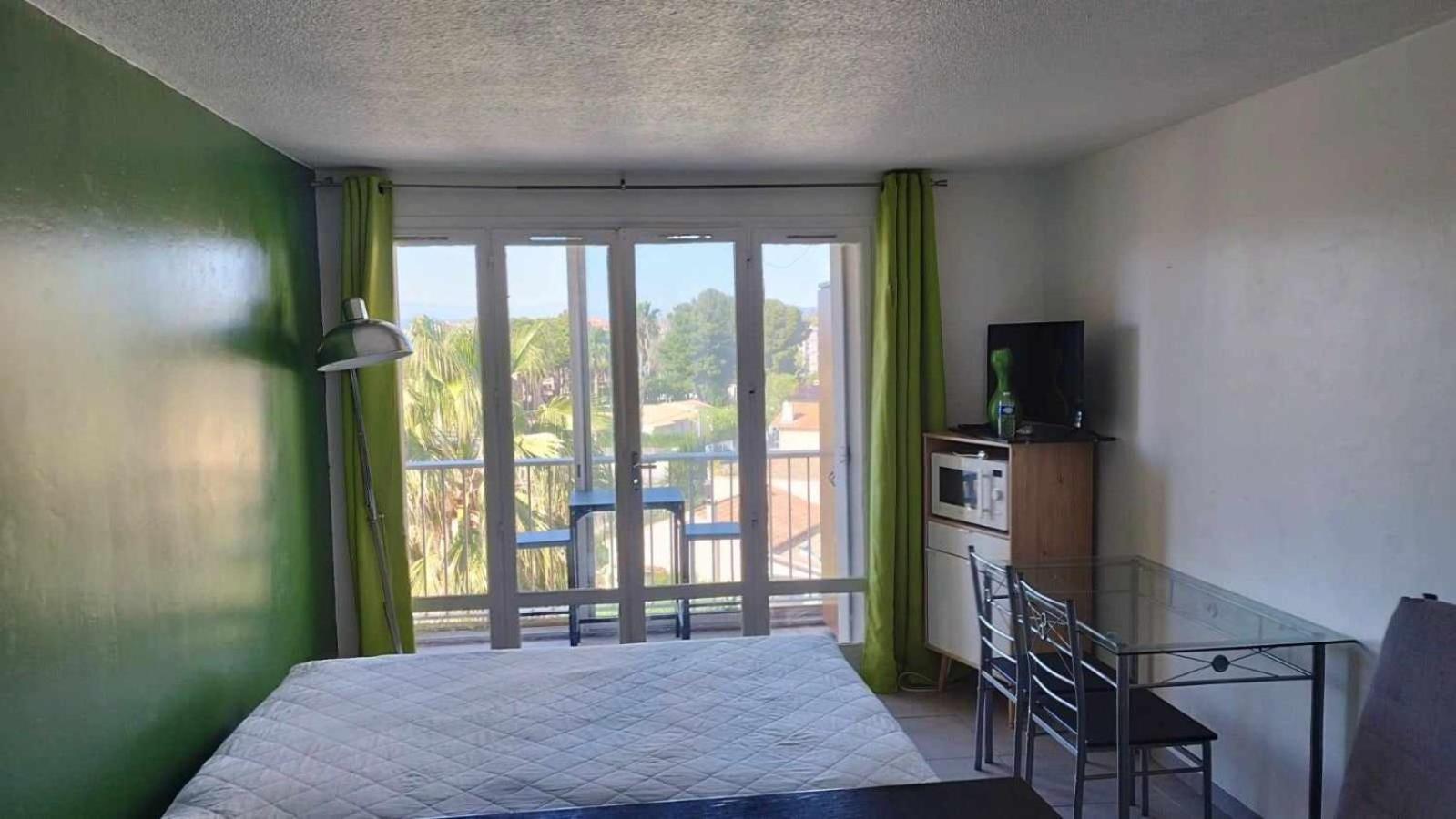 Studio Avec Parking Privé 2km Mer&base Nature Appartamento Fréjus